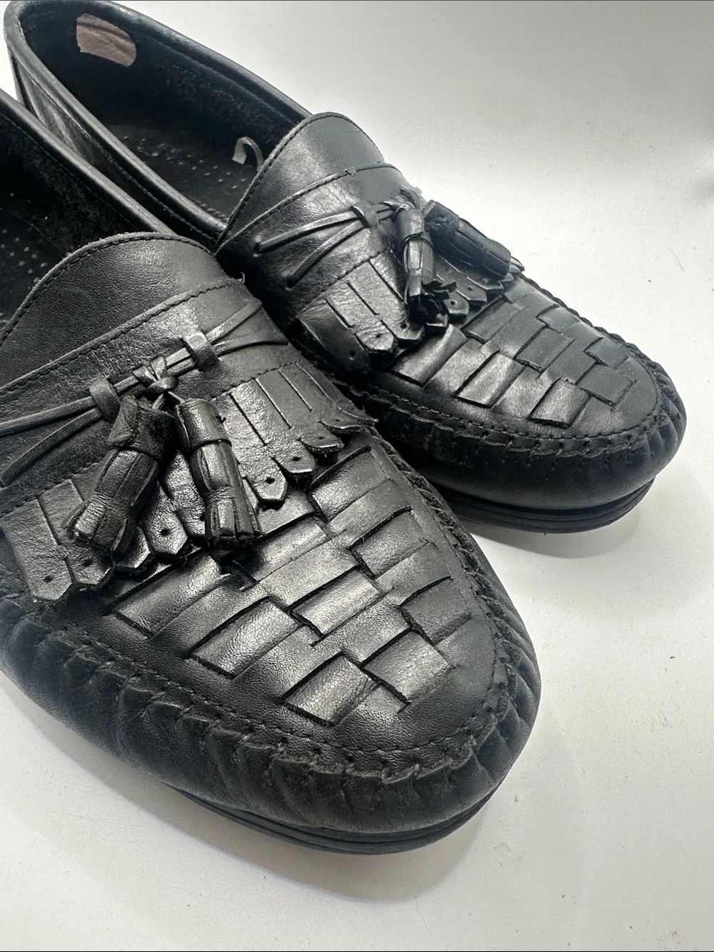 Earth Shoe Black Leather Tassel Loafers for Men dose 10.5